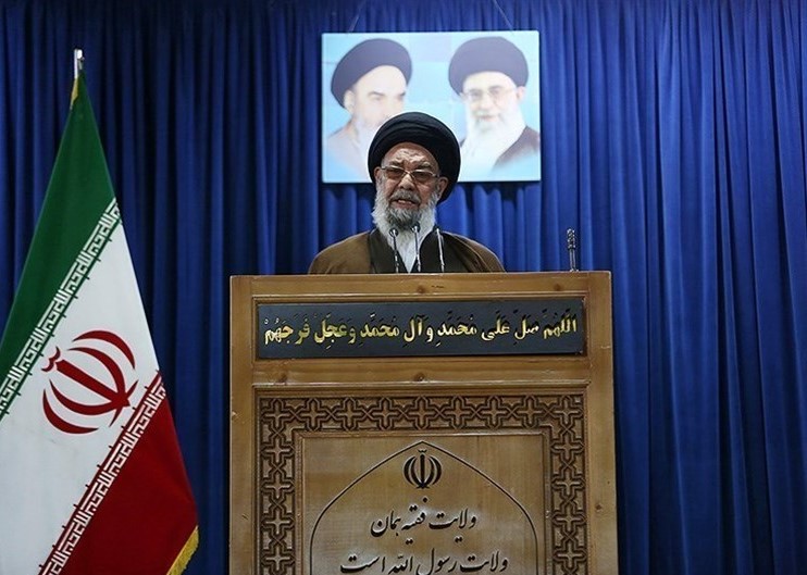امام جمعه اصفهان: همه گرانی‌ها را به گردن دولت نیندازیم/ نگوییم انقلاب برای ما چیکار کرد؟