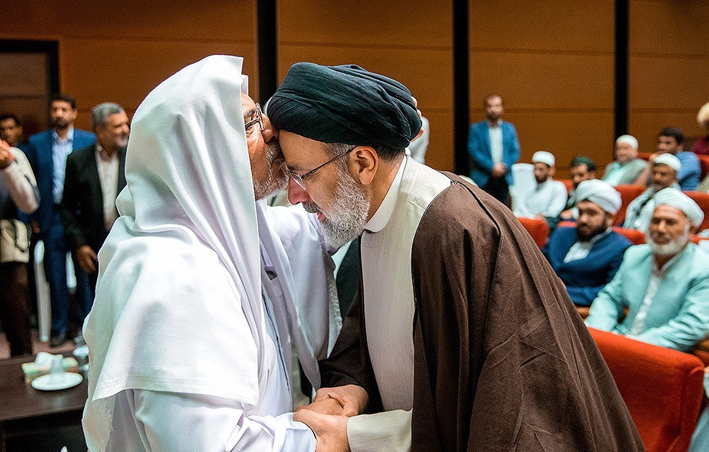 آیت الله رئیسی در دیدار جمعی از علمای اهل تسنن: شیعه انگلیسی وسنی آمریکایی دوروی یک سکه هستند/ارز ترجیحی فاسد بود